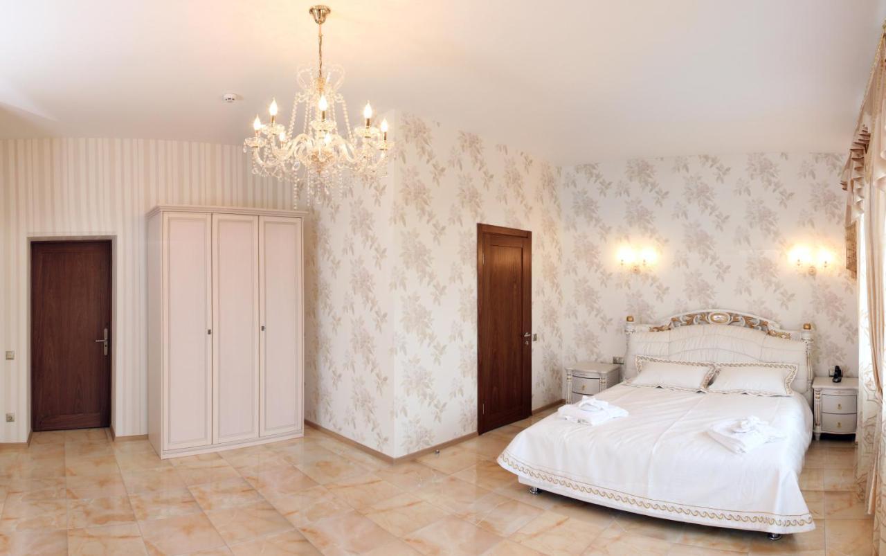 Отель Корона Dnipro Quarto foto